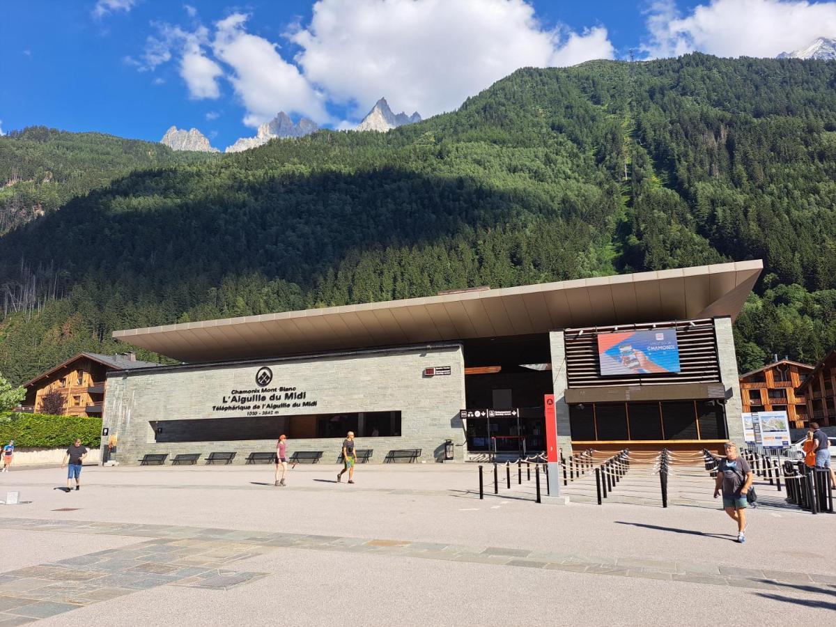 Vue Montblanc Magique En Centre-Ville Avec Parking Chamonix Exterior photo