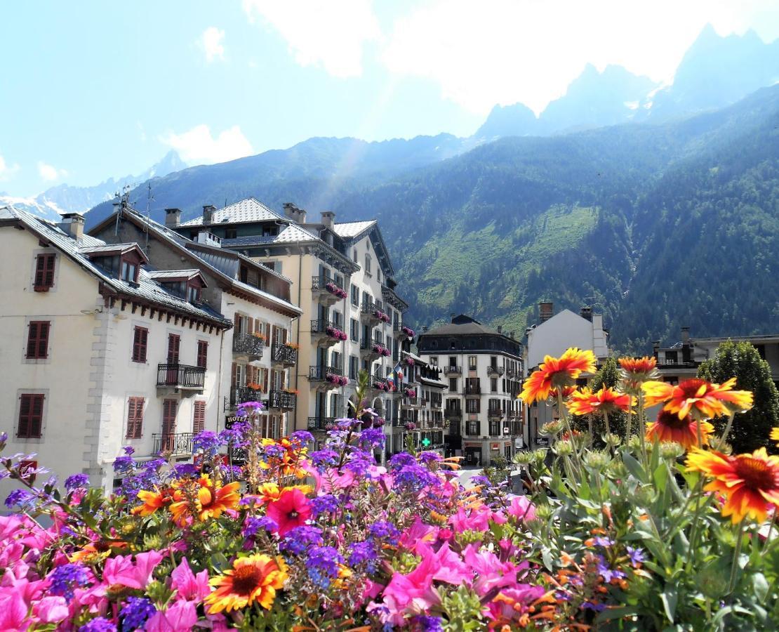 Vue Montblanc Magique En Centre-Ville Avec Parking Chamonix Exterior photo