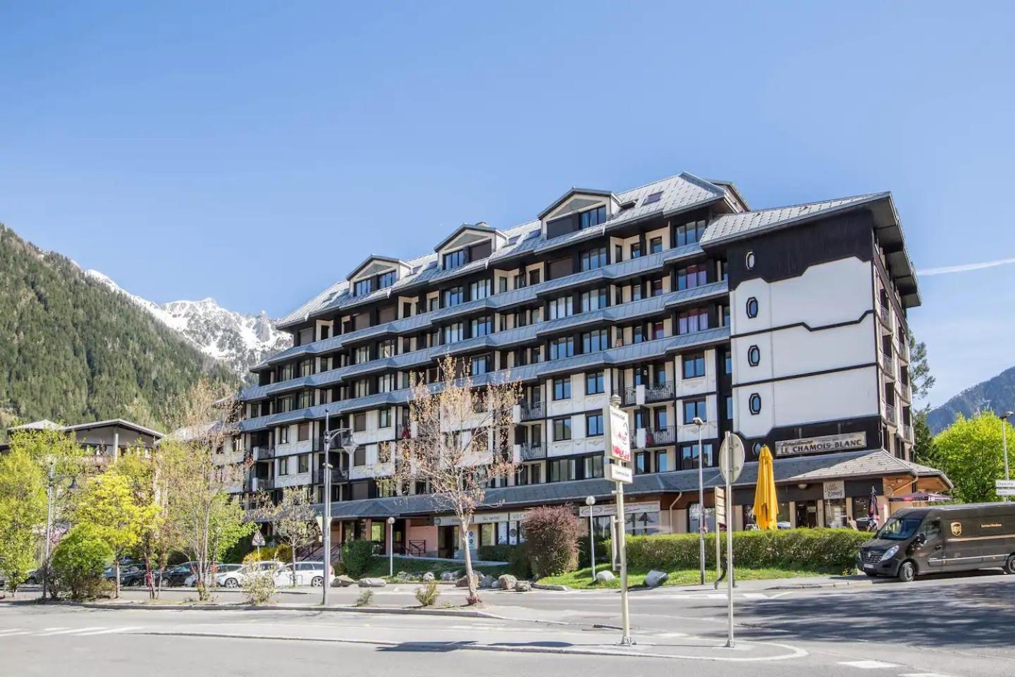 Vue Montblanc Magique En Centre-Ville Avec Parking Chamonix Exterior photo