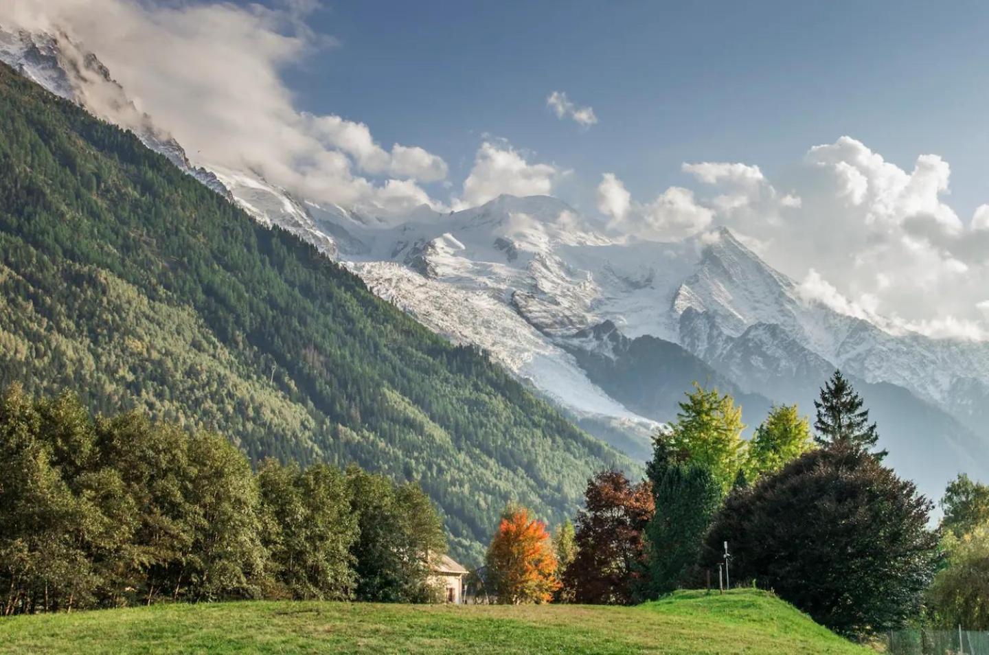 Vue Montblanc Magique En Centre-Ville Avec Parking Chamonix Exterior photo