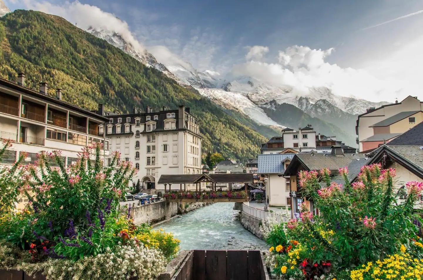 Vue Montblanc Magique En Centre-Ville Avec Parking Chamonix Exterior photo