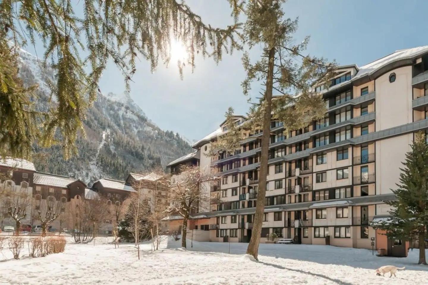 Vue Montblanc Magique En Centre-Ville Avec Parking Chamonix Exterior photo